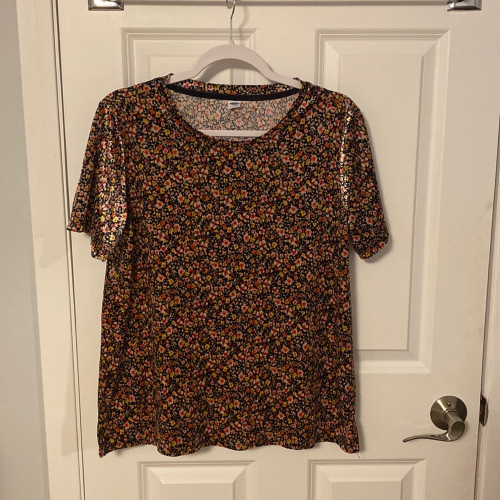 Old Navy velvet tee shirt. Size small. Floral print.